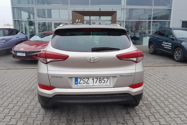 Hyundai Tucson cena 69900 przebieg: 120000, rok produkcji 2016 z Słupsk małe 172